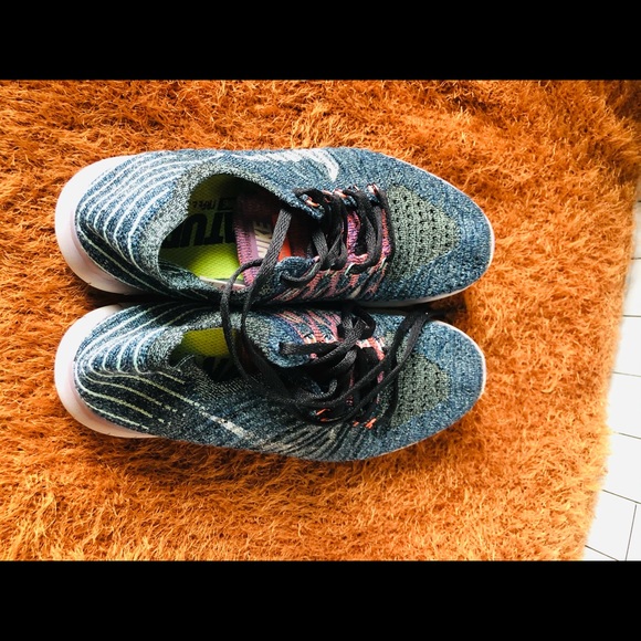 Nike Free RN Flyknit Women's size 7 - Picture 2 of 8